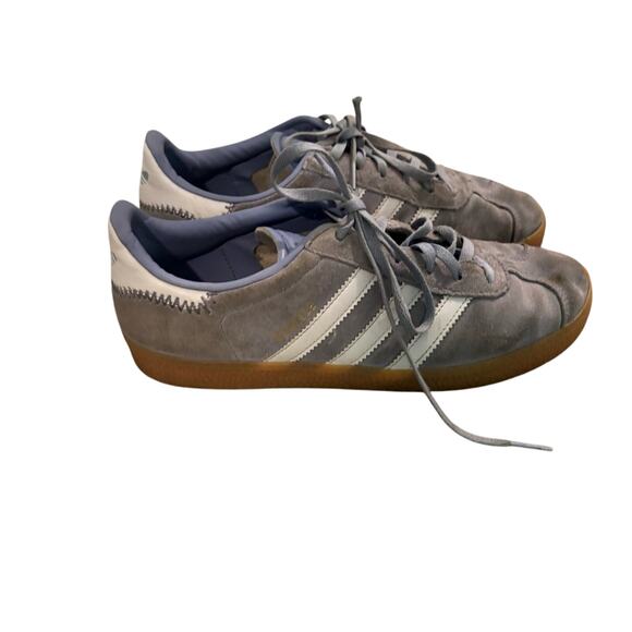 Girls Adidas Gazelles - Picture 1 of 4